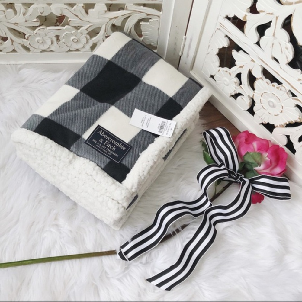 Abercrombie & Fitch Sherpa Blanket